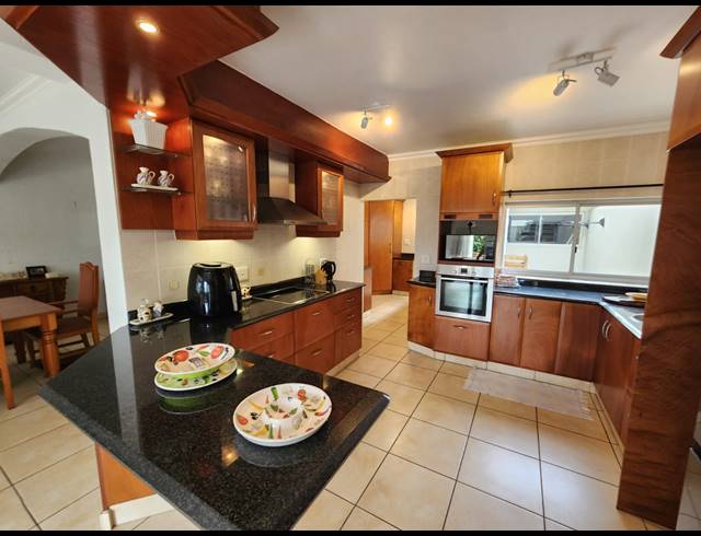 3 BEDROOM TOWNHOUSE FOR SALE IN LA LUCIA